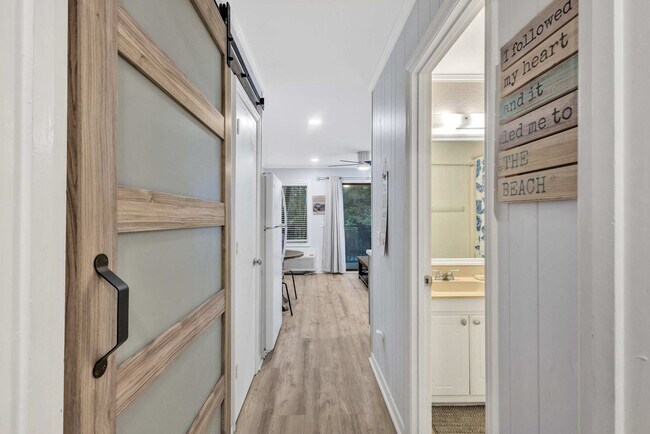 Building Photo - 23 S Forest Beach Dr