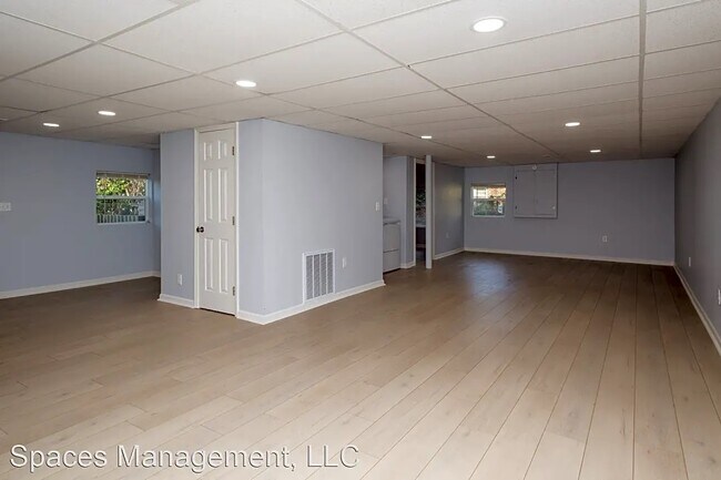 Building Photo - 7 Hickory Ln
