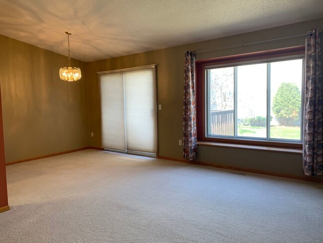 Building Photo - 3 Bedroom Twinhome in South Fargo!!