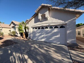 Building Photo - UPDATED BEAUTY IN GARDEN LAKES