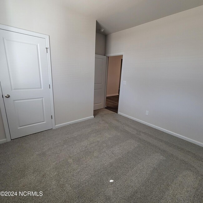 Building Photo - 7136 Foxhollow Ln