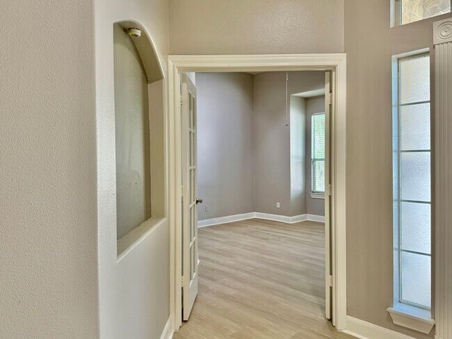 Building Photo - 12747 Silver Rod Ln