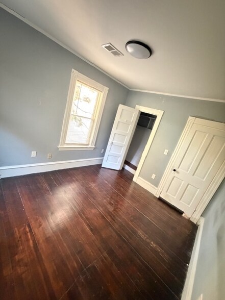 Building Photo - 269 Sargeant St