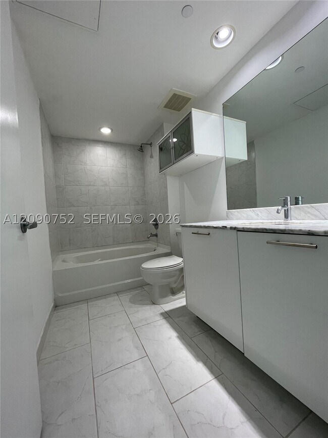 Building Photo - 951 Brickell Ave