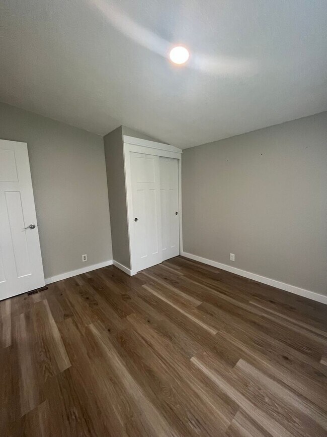 Building Photo - 1625 River Loop 1