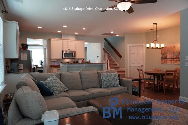 Building Photo - Charming 3-Bed Oasis with Granite Touches & Hardwood Flooring in Charleston!