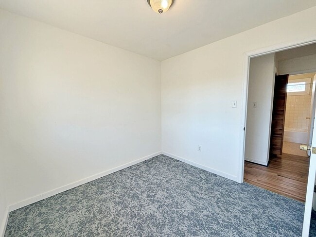 Building Photo - 3 Bedroom Brick Rancher in North Chesterfield