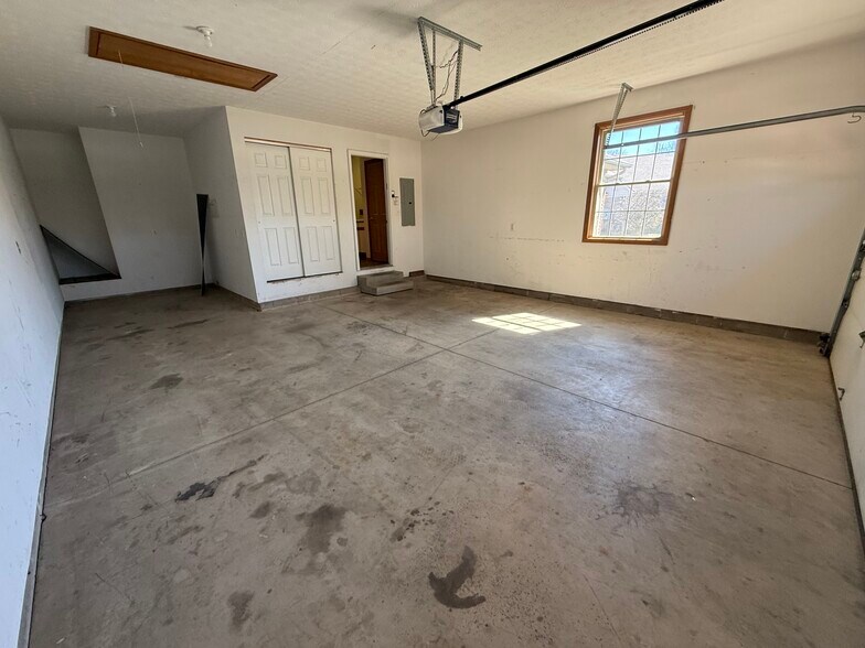 Building Photo - 5 Micaela Ct