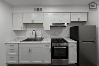 Building Photo - 1Bed/1Bath Ground Floor Apt at McDowell Rd/52nd St! Ready for Immediate Move-In!