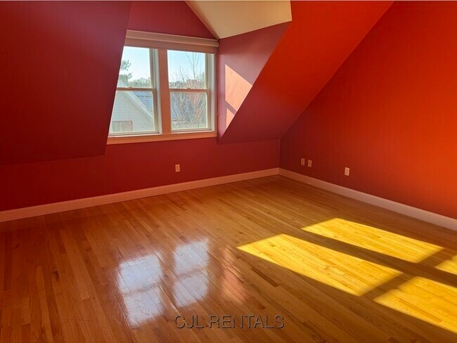 Building Photo - 10 Sherman Ct