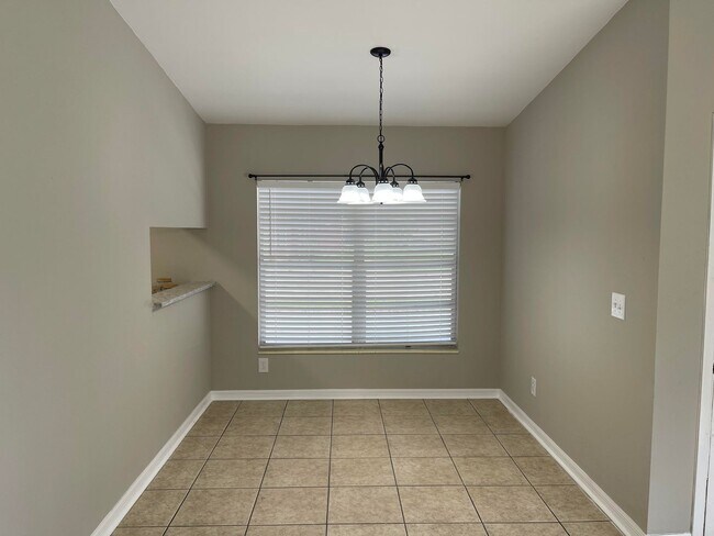 Building Photo - North Brandon Home with NO HOA and NO CARPET