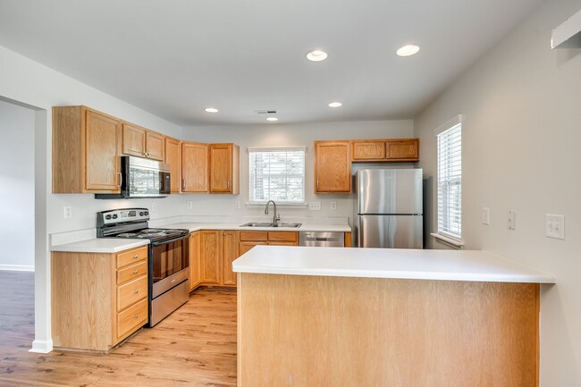 Building Photo - Beautiful 2 Bed 2.5 bath townhome in Benni...
