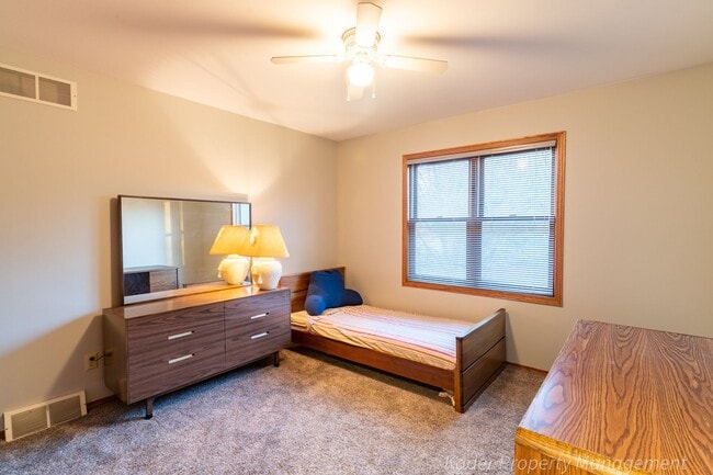 Building Photo - 731 Matts Dr