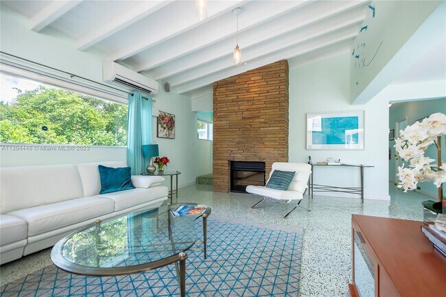 Building Photo - 3327 NE 15th Ct