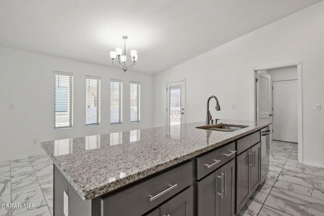 Building Photo - 2833 Maria Casas St