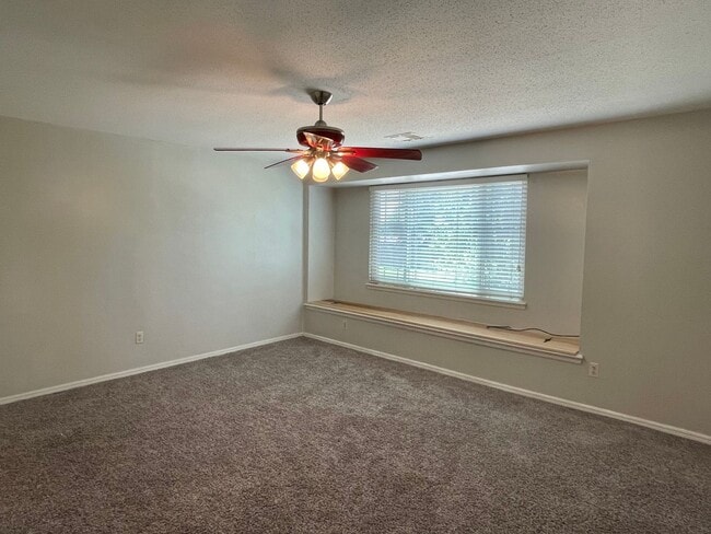 Building Photo - Cute 3 Bed 3 Bath Town Home NW OKC