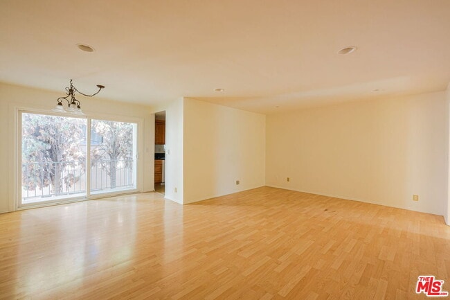 Building Photo - 1544 Stanford St