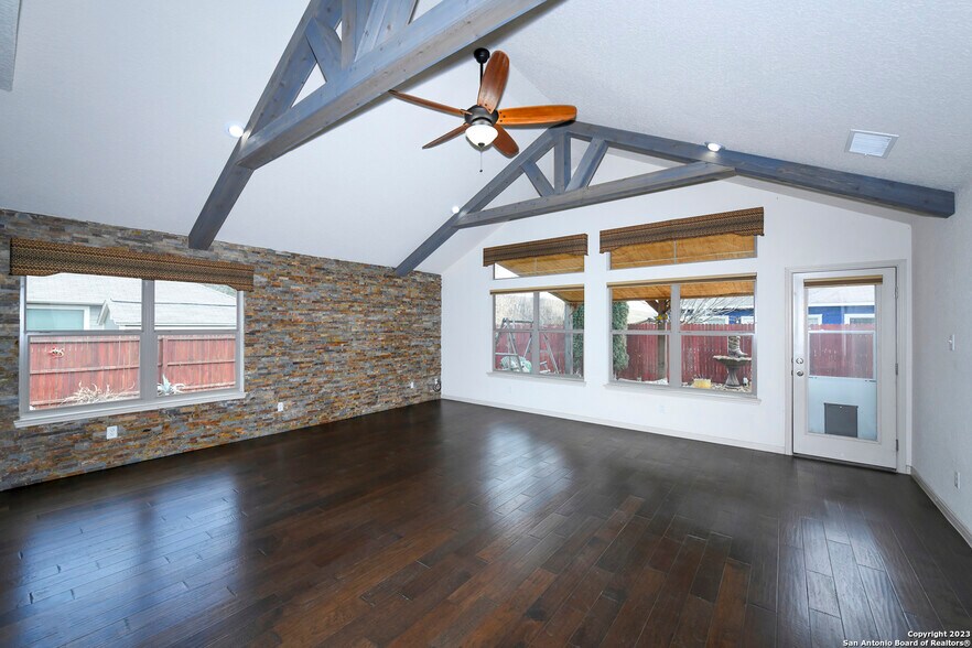 Building Photo - 842 Wall St