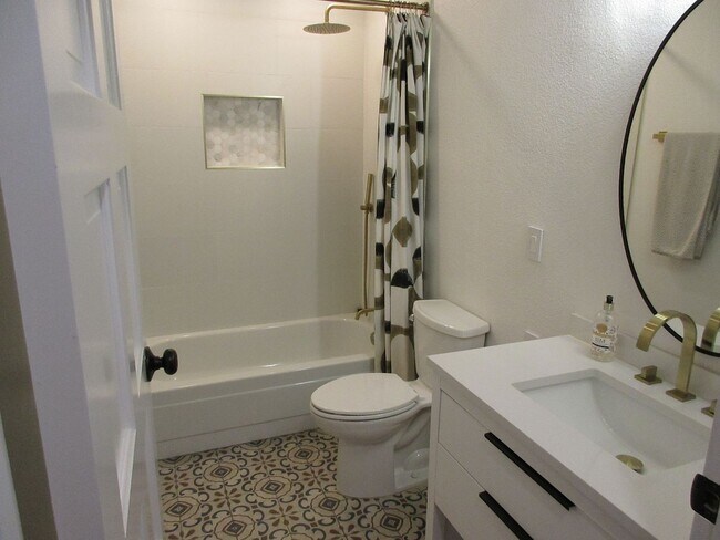 Building Photo - FULLY FURNISHED Home in Spanish Oaks!!