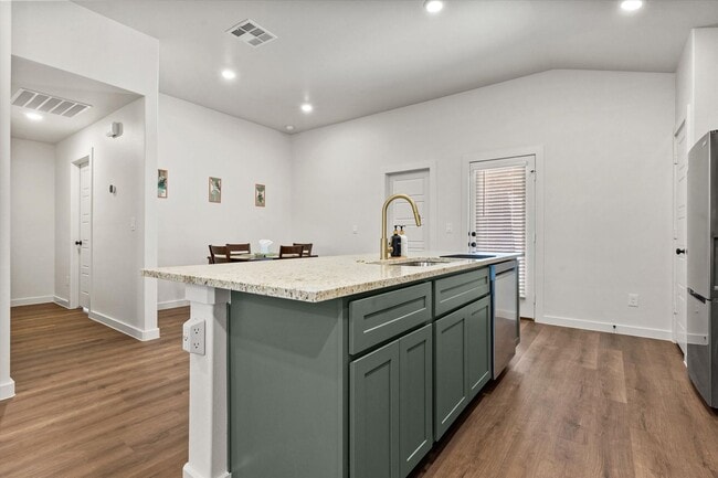 Building Photo - Now Pre-Leasing and a 55' TV -New 3/2/2 in Willowbend