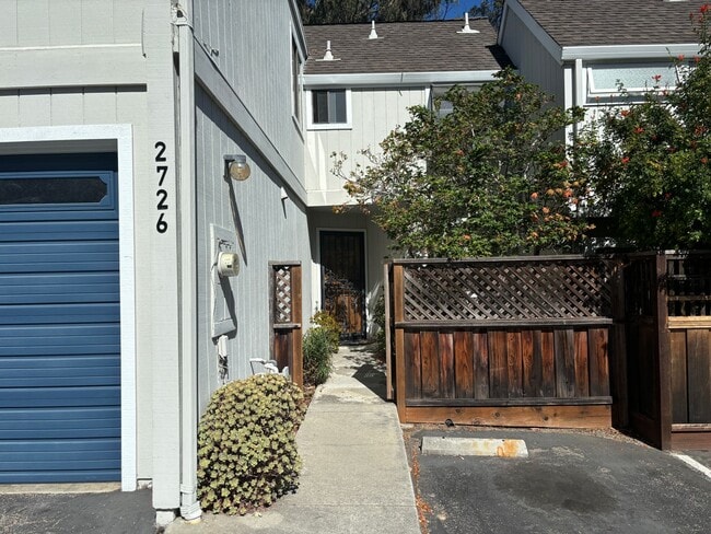 Building Photo - Charming Santa Cruz Townhouse: 3 Beds, 2.5...
