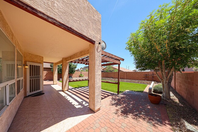 Building Photo - RV GATE! Lovely 4 bedroom, 3 bathroom home...