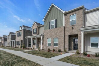 Building Photo - Brand New Townhome