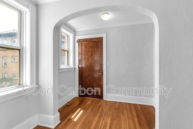 Building Photo - 2106 Delaware Ave