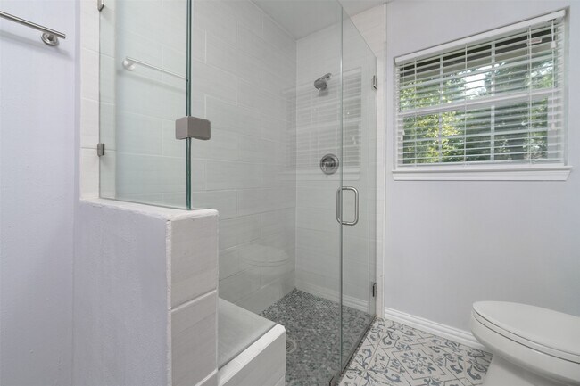 Building Photo - 2227 Libbey Dr