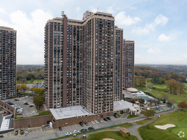 Building Photo - North Shore Towers