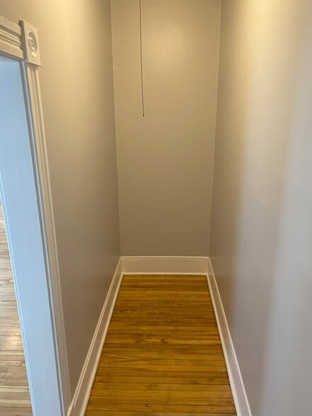 extra space off front door to store or design - 2730 pleasant Ave S