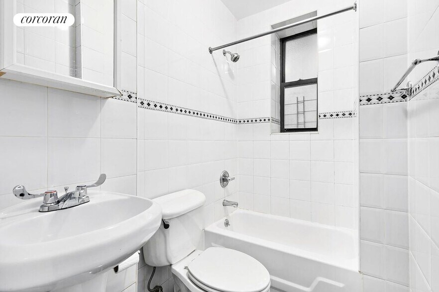 Building Photo - 63 W 107th St