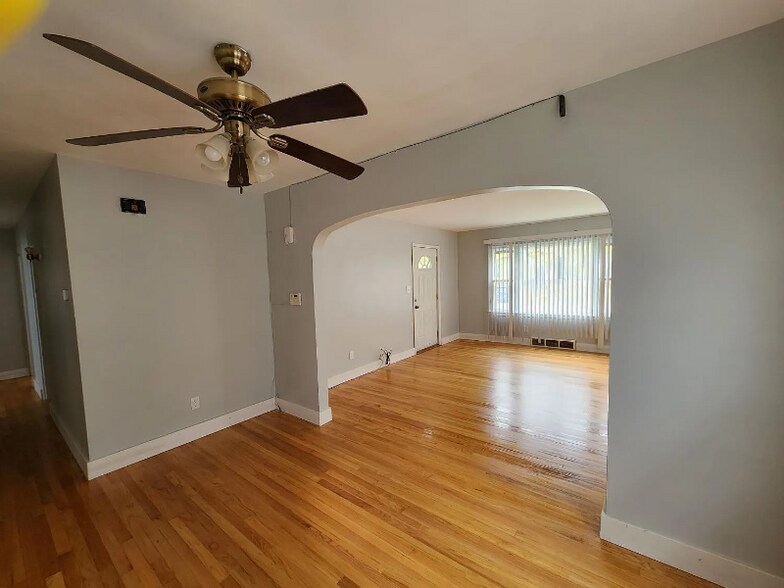 Building Photo - 5142 Pennsylvania St