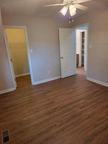Building Photo - 3929 Acorn Dr