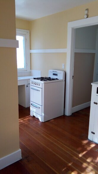 kitchen - 418 El Centro St
