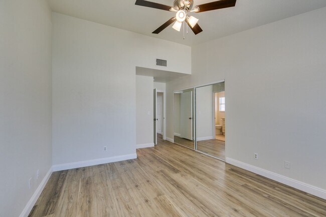 Building Photo - AVAILABLE 1/1/26- Beautiful 3-Bedroom, 2-Bathroom Home in Green Valley