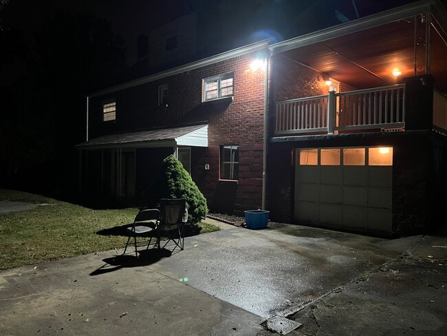 Building Photo - 146 Westward Ho Dr