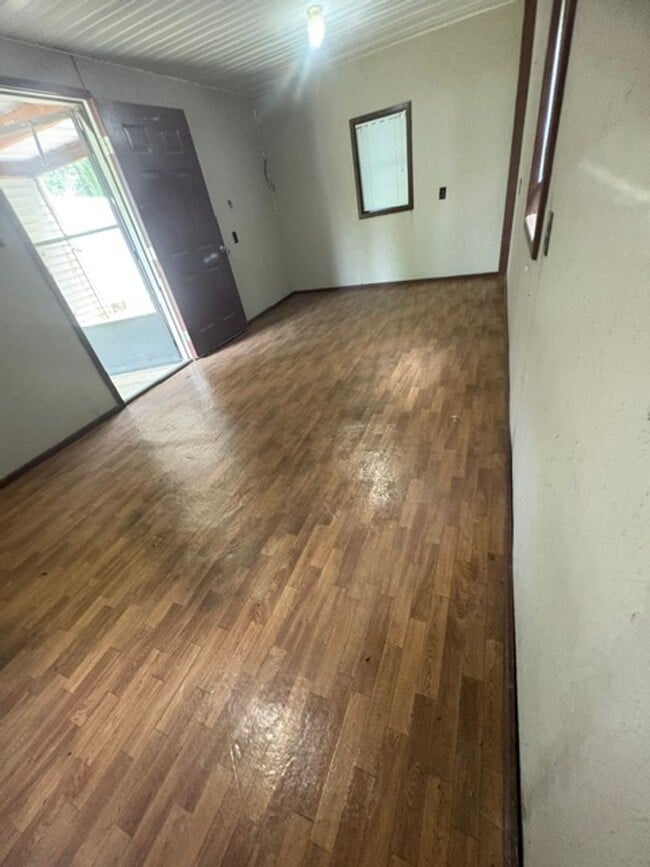 Building Photo - Renovated 3 Bedroom 1.5 Bath Home for Rent!