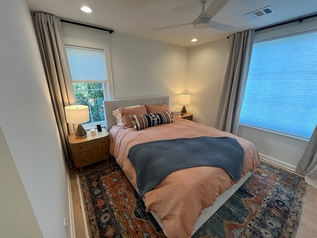 Owner's Suite - 1211 E 2nd St