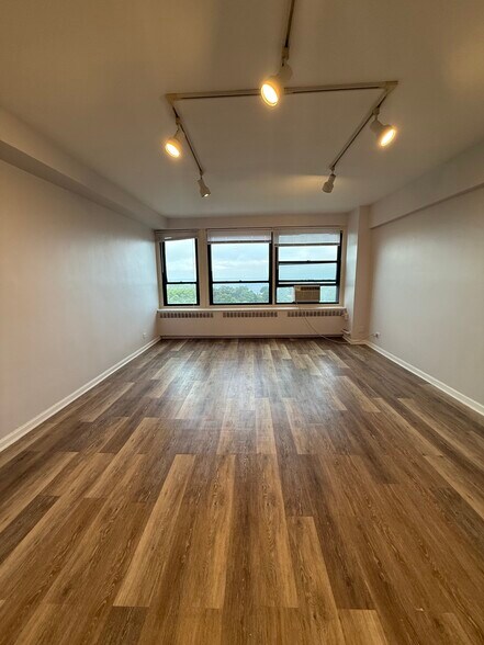 Building Photo - 4230 N Marine Dr