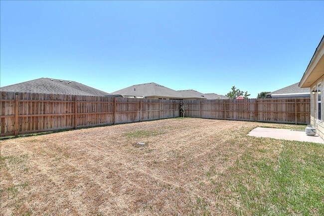 Building Photo - 2110 Encino Dr