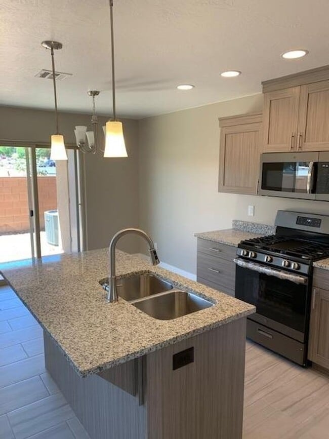 Building Photo - 3239 S 840 E