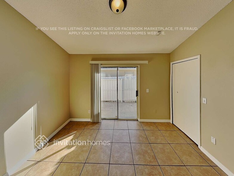 Building Photo - 9624 Hollyhill Dr