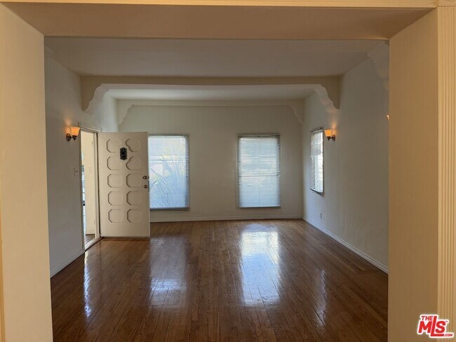 Building Photo - 855 S Shenandoah St