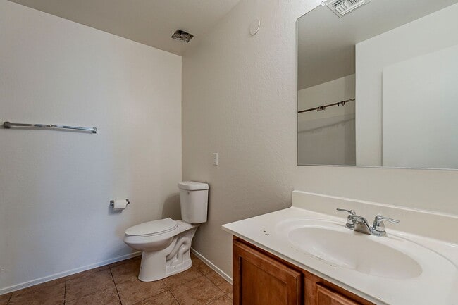 Building Photo - Beautiful Townhome in Phoenix Arizona