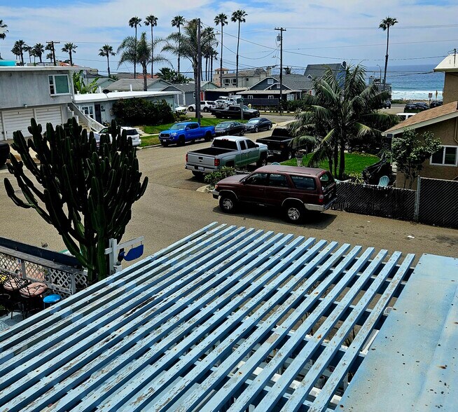 Amazing location with direct beach access. - 934 S Myers St