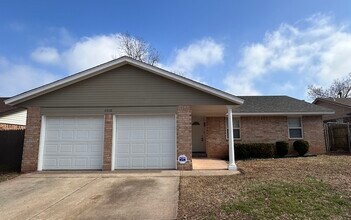 Building Photo - 4700 Clendon Way