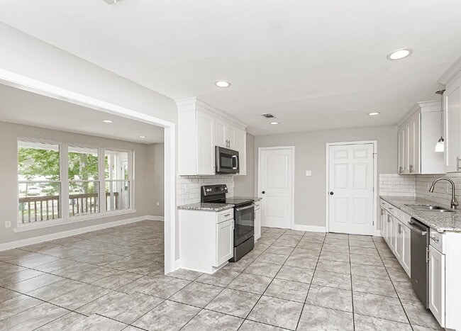 Building Photo - 636 Castlewood St