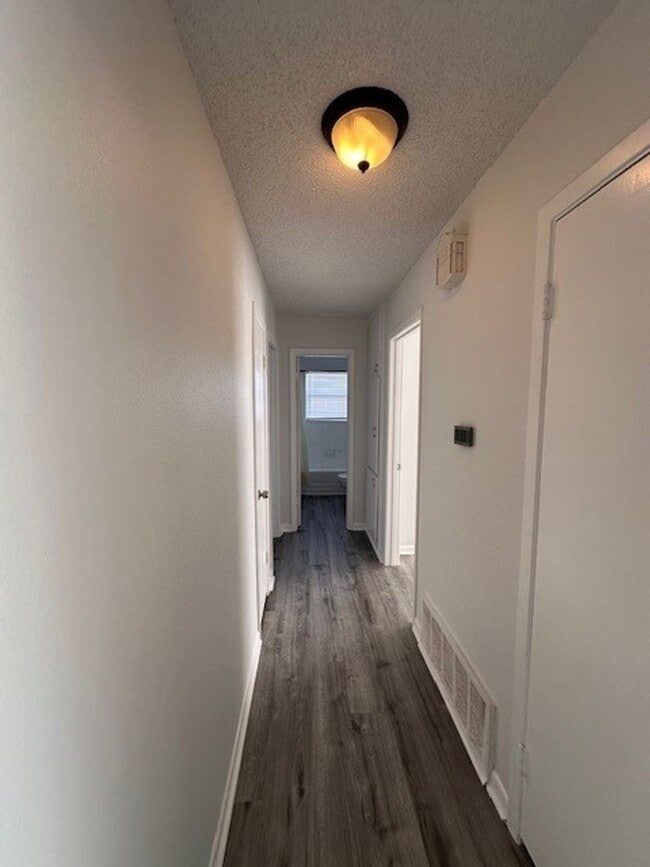 Building Photo - Spacious Baylor University Home