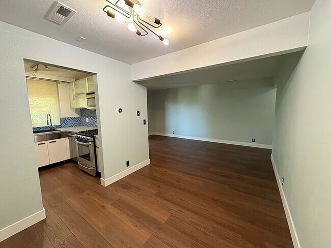 Building Photo - 2 Bedroom 2 Bath Condo in Salt Lake City!
